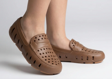 Load image into Gallery viewer, Chestnut Hill/ Gum Prodigy Driver Foam Shoe by Floafers
