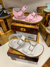 Load image into Gallery viewer, White Ariel Footmates
