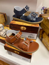 Load image into Gallery viewer, Tan Tide Footmates
